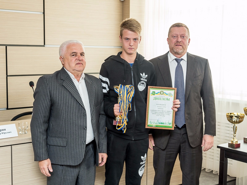 У Харкові нагородили переможців та призерів чемпіонату міста з футболу серед дитячо-юнацьких спортивних закладів