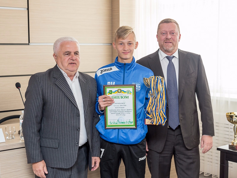 У Харкові нагородили переможців та призерів чемпіонату міста з футболу серед дитячо-юнацьких спортивних закладів
