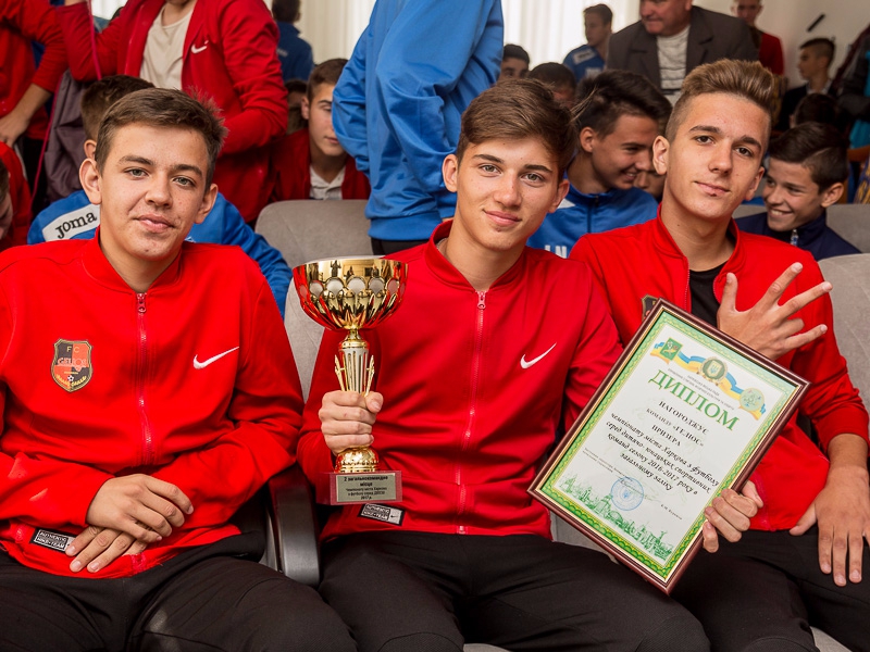 У Харкові нагородили переможців та призерів чемпіонату міста з футболу серед дитячо-юнацьких спортивних закладів