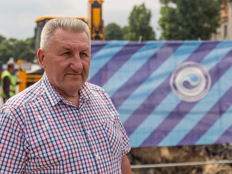 По вулиці Тюринській замінюють водопровідні мережі
