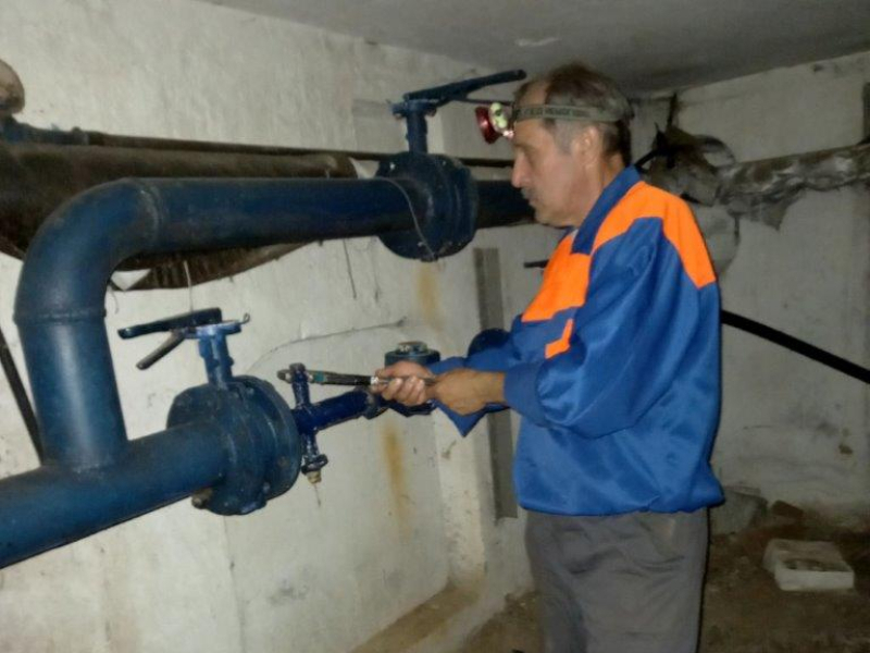 У Київському районі відновлюють внутрішньобудинкові мережі