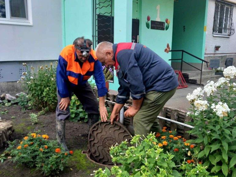 У Київському районі відновлюють внутрішньобудинкові мережі