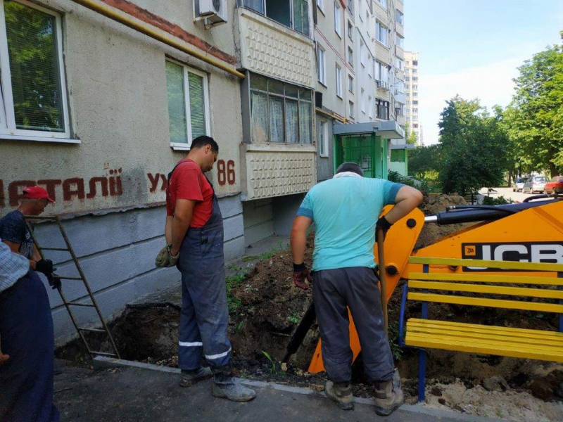 У Київському районі відновлюють внутрішньобудинкові мережі