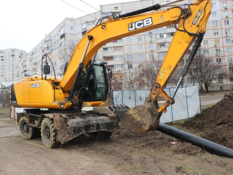 У Салтівському районі оновлюють аварійний водовід
