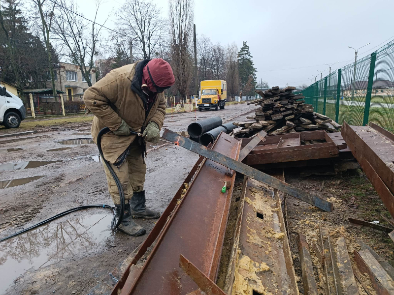 Ремонтники КП «Харківводоканал» оперативно відновлюють колектор водовідведення
