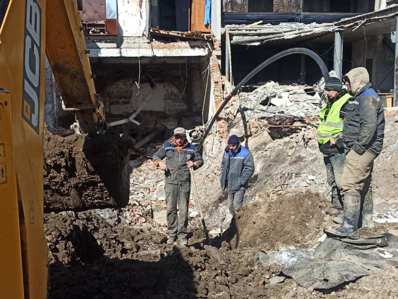У Харкові відновлюють пошкоджені ділянки водоводів