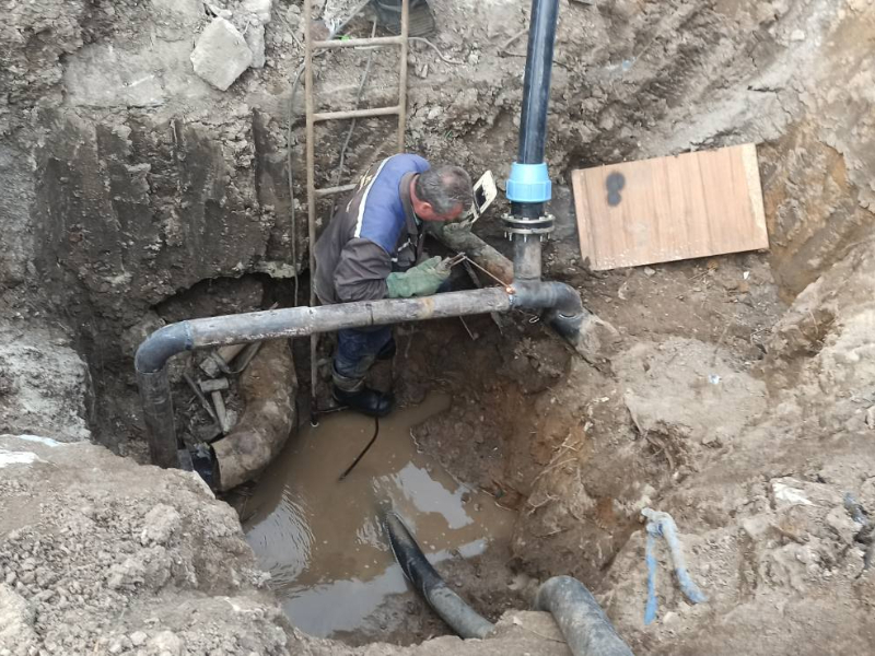 У Харкові відновлюють пошкоджені ділянки водоводів