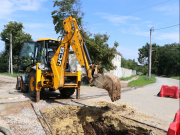 У Новобаварському районі відновлюють водоводи у приватному секторі