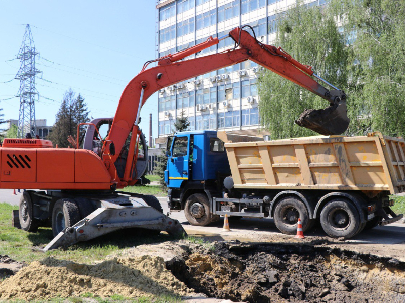 В Основ'янському районі оперативно ліквідують аварії та оновлюють водопровідні мережі