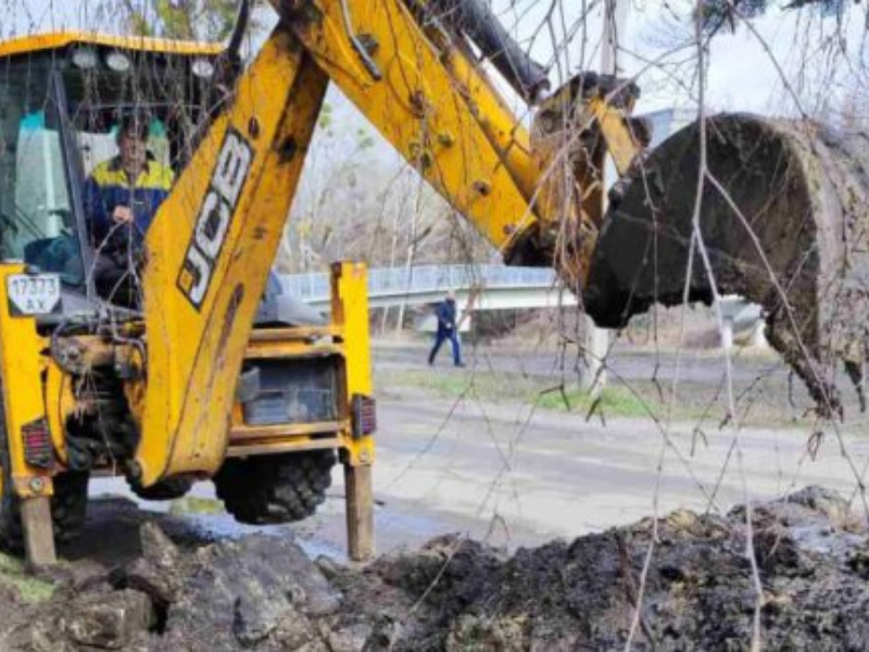 У Харкові усувають 12 аварій на водоводах