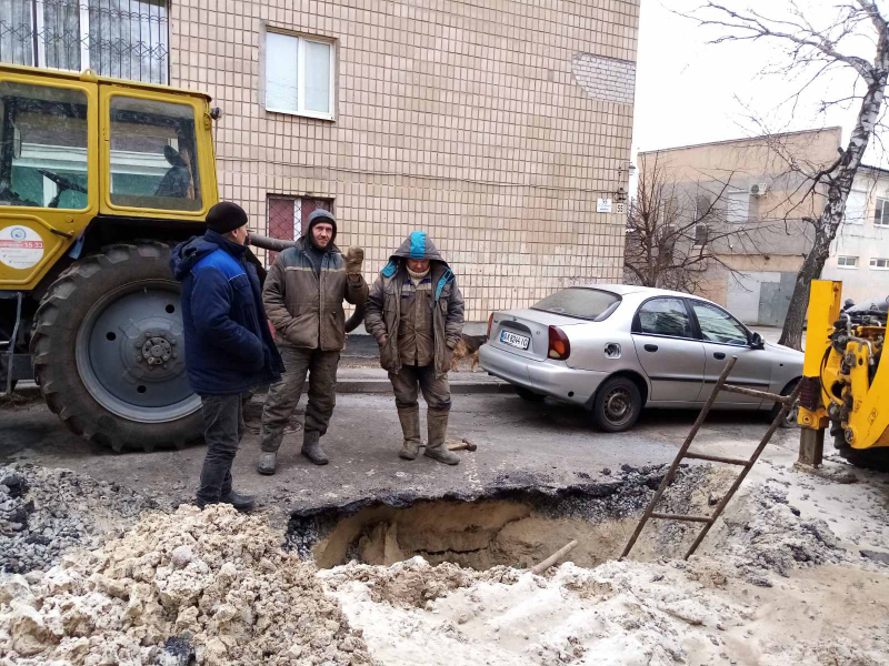 У Шевченківському районі оперативно ремонтують водоводи