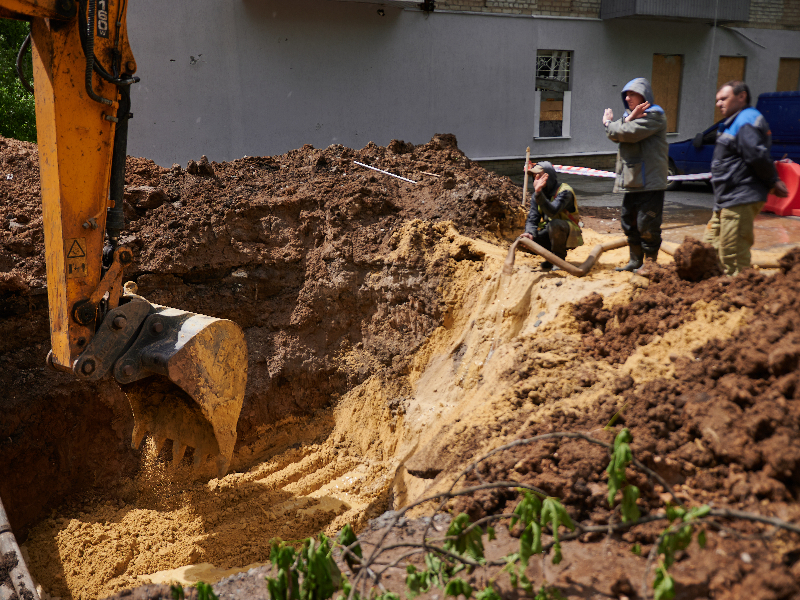 Ремонтники КП «Харківводоканал» відновлюють водопостачання на 12 ділянках водоводів