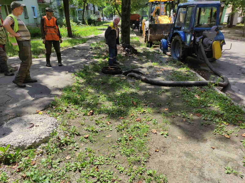 В Індустріальному районі оперативно ремонтують водопровідні мережі