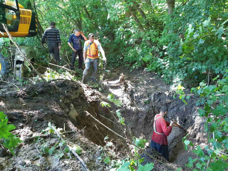 У Шевченківському районі оперативно відновлюють пошкоджені водоводи