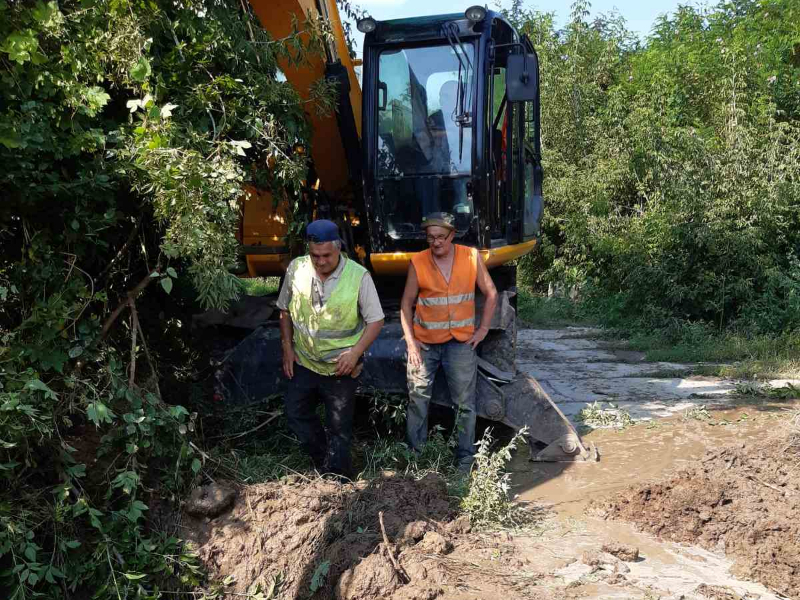 На Харківському шосе ремонтують обстріляний водовід