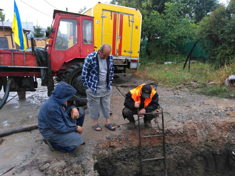 У Слобідському районі інтенсивними темпами відновлюють подачу води