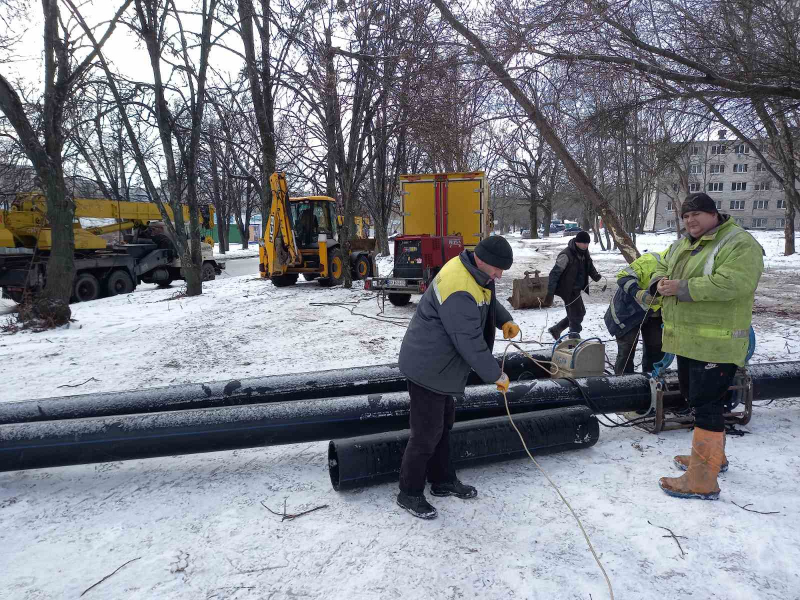 На перехресті вулиць Чкаловської та Лісопаркової проводиться ремонт магістралі