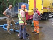 У Новобаварському районі оперативно відновлюють водопостачання