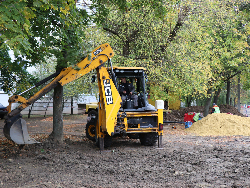 У мікрорайоні Залютине оновлюють водопровід