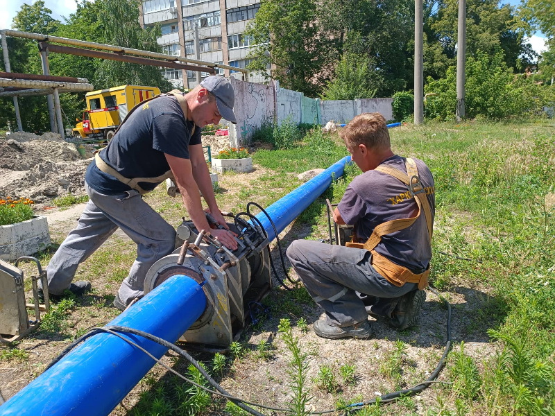 У Новобаварському районі перекладають мережі холодного водопостачання