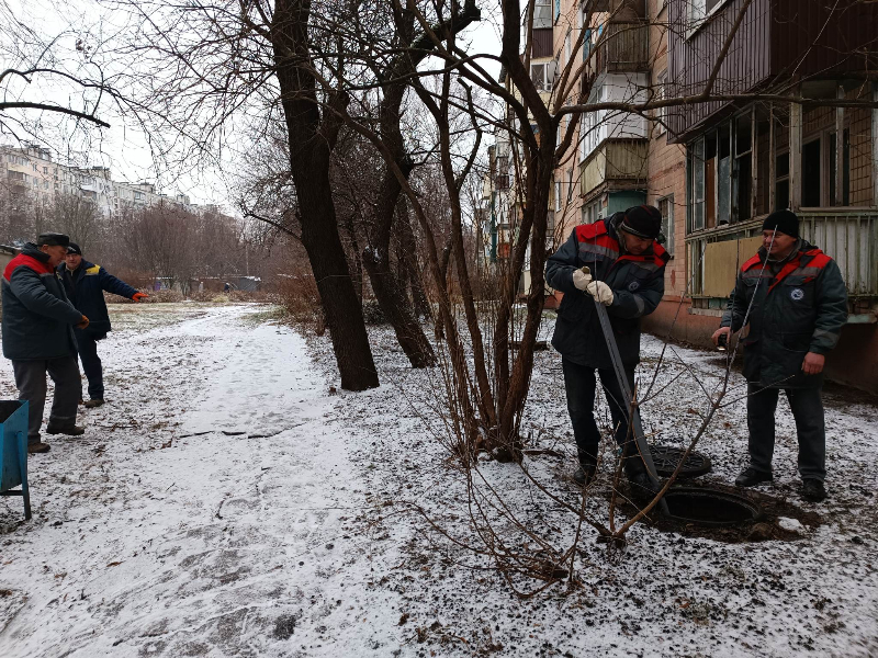 Ремонтники КП «Харківводоканал» інтенсивно відновлюють внутрішньобудинкові системи у Салтівському районі