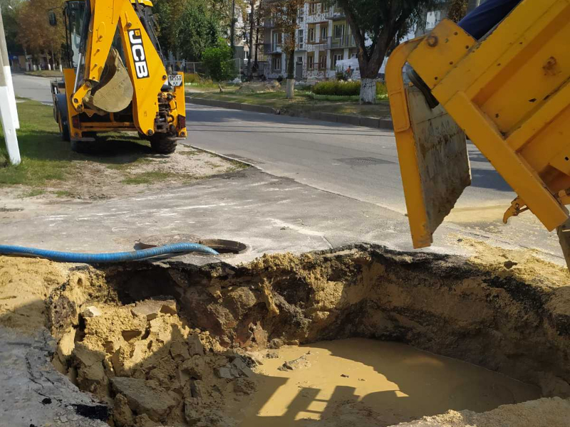 У Новобаварському районі активними темпами відновлюють водопостачання