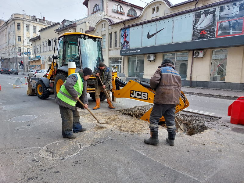 На вулиці Кооперативній усунули аварію на магістралі