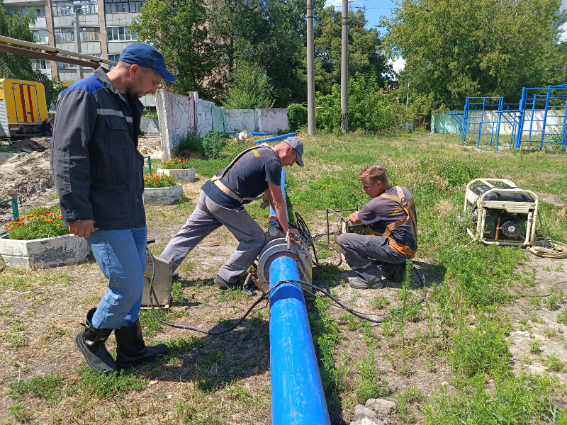 КП «Харківводоканал» продовжує перекладати трубопроводи