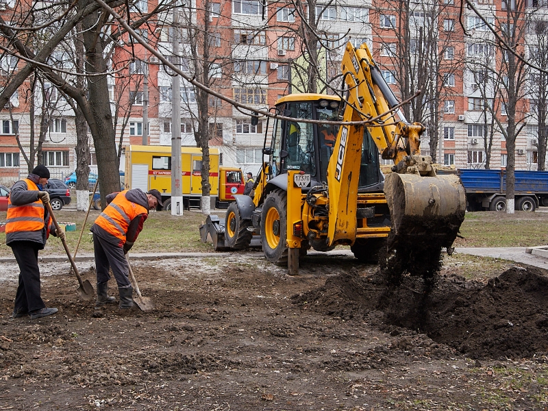 Бригади КП «Харківводоканал» упорядковують території після зими