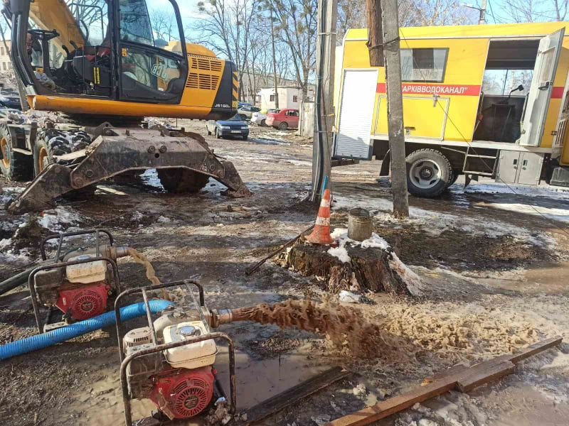 У всіх районах Харкова відновлюють водопостачання